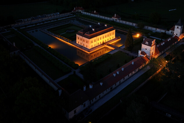 Hradozámecká noc, Kratochvíle