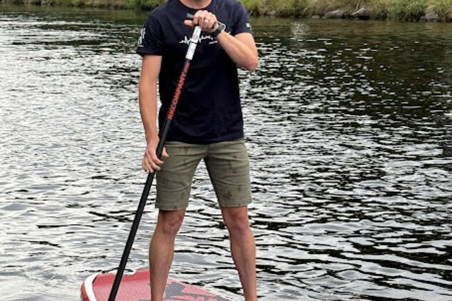 Průkopník paddleboardingu v Čechách Tomáš Vaněček